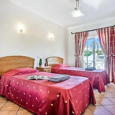 Praia Da Oura Sleeps 8 Pool Wifi Willa *