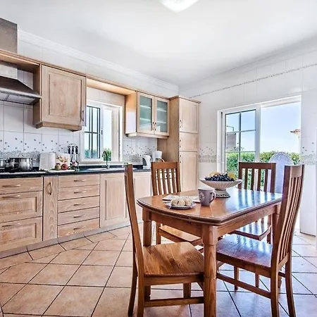 Praia Da Oura Sleeps 8 Pool Wifi